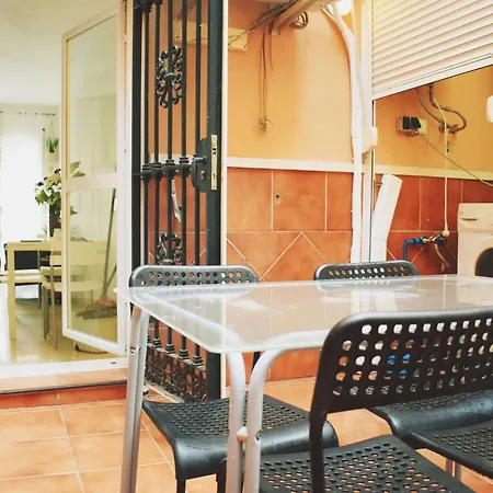 Bea's Home: Cozy On The Outskirts Of Centre Apartment *